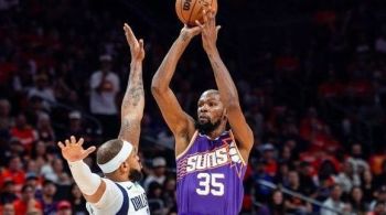 Marca foi atingida em vitória dos Suns sobre os Mavs