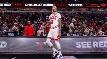 Lonzo Ball ficou foi desfalque no Chicago Bulls por conta de problema no joelho esquerdo