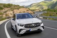 Mercedes põe novas funções digitais e visual esportivo no GLC 300 2025