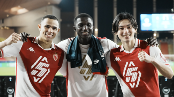 Atacante japonês fez dois gols na goleada por 5 a 1