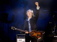 Paul McCartney arrisca português em primeiro show em SP