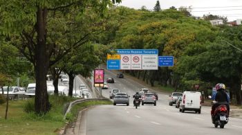 Condutor deve ceder passagem para outros veículos, mesmo que esteja na velocidade máxima permitida da via