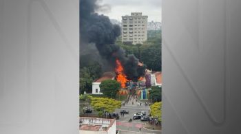 Uma pessoa ficou ferida; 9 viaturas do Corpo de Bombeiros estão no local atuando no combate às chamas 