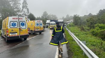 Dois acidentes causaram as colisões que deixaram a BR-277, em Balsa Nova, interditada 