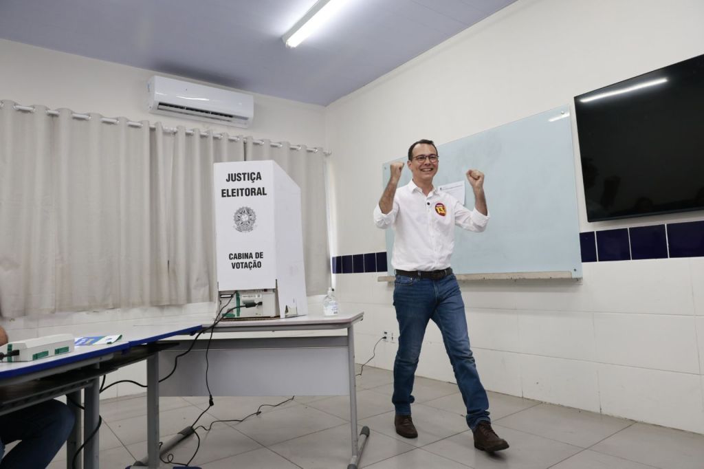 Candidato à Prefeitura de Cuiabá, Lúdio Cabral (PT), vota neste domingo (27)