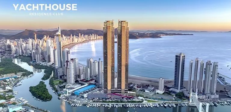 Yachthouse, localizado em Balneário Camboriú, Santa Catarina, é o maior edifícil residencial da América Latina