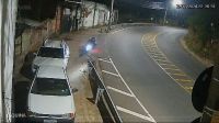 Vídeo: mulheres são arremessadas de motocicleta após colisão em MG