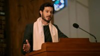 Adam Brody volta a ter destaque com "Ninguém Quer"; relembre trabalhos do ator