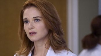 Sarah Drew, que interpretava April Kepner, não concorcou com a maneira que foi dispensada