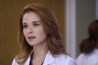 Atriz de "Grey's Anatomy" diz que sua saída da série foi “má e injusta”