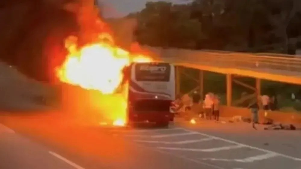 Ônibus com torcedores do Cruzeiro foi atacado no interior de SP