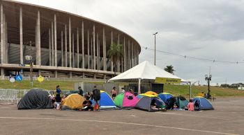 Admiradores do cantor chegaram à fila já na quinta-feira (24), aguardando shows programados para este sábado (26) e domingo (27)