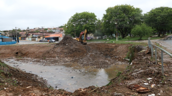 Defesa Civil informou que o equipamento apoia o trabalho de buscas por uma jovem, arrastada pela enxurrada e por um jovem, também levado pelas águas