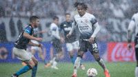 Fagner aponta chuva como fator "prejudicial" em empate do Corinthians