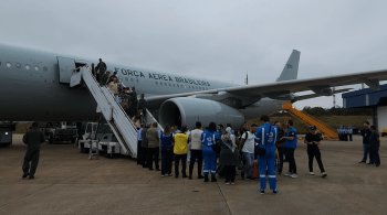 Aeronave KC-30 que pousou em São Paulo neste sábado (19) transportava 212 passageiros e um gato