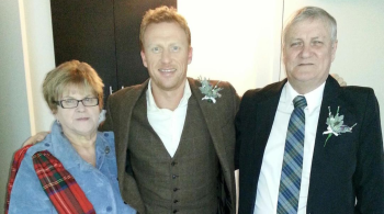 Kevin McKidd, que dá vida ao Dr. Owen Hunt no seriado, compartilhou um carrossel em homenagem ao seu pai