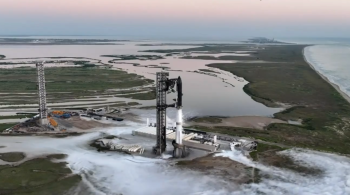 Quinta tentativa de decolagem de nave não tripulada aconteceu em Boca Chica, no Texas, na manhã deste domingo (13)