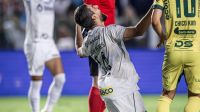 Santos vence Mirassol e volta à liderança da Série B graças a gol de Luan Peres