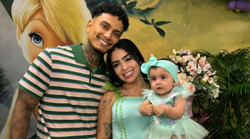 Cantora celebra todos os meses o aniversário da bebê com o cantor Dynho Alves