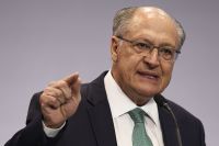 Governo considera aplicação de 10% do PIB em educação, diz Alckmin