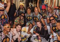 Elenco de "Outer Banks" curte Olodum em Salvador; veja fotos