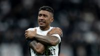 Paulinho, ex-Corinthians, anuncia jogo de despedida após aposentadoria; veja