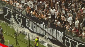 Setor da torcida levou faixa contra Alexandre Kalil, que presidiu o clube entre 2009 e 2014