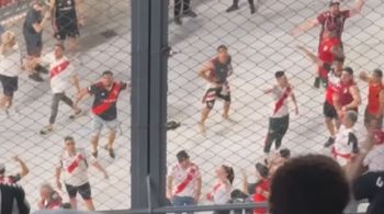 Torcedores do River Plate fizeram gestor racistas em direção à torcida do Atlético pouco antes da bola rola no Monumental