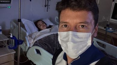 Rodrigo Faro posta foto com Vera Viel após empresária passar por 8 horas de operação