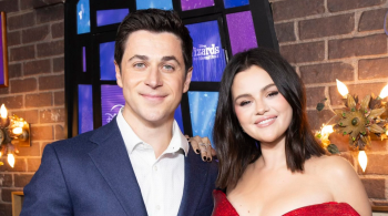 Produção traz de volta Selena Gomez no papel de Alex Russo e David Henrie como Justin Russo 12 anos após o fim da série original