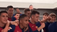 Goleiro do Barcelona comemora vitória no clássico fumando cigarro; vídeo