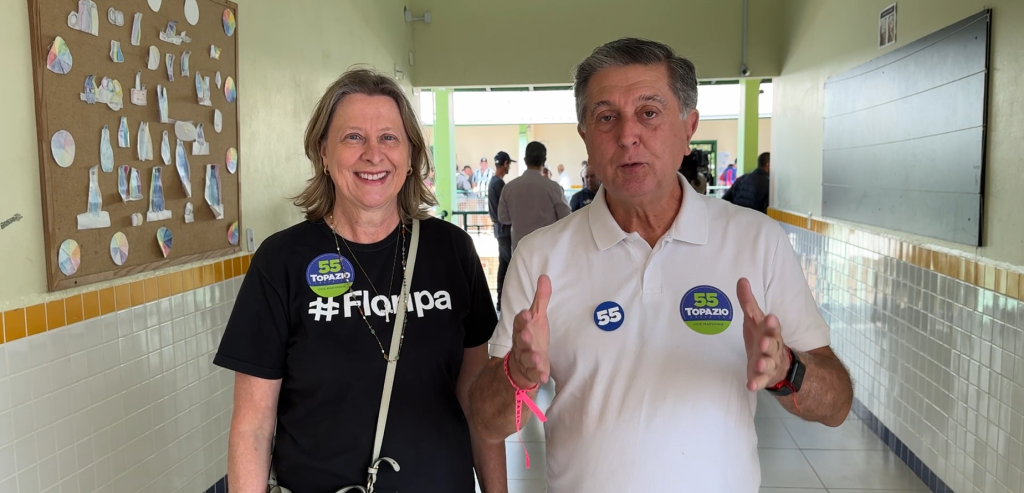 Candidato à reeleição para prefeitura de Florianópolis, Topázio Neto, do PSD, votou em uma escola do bairro Rio Vermelho, no norte da Ilha