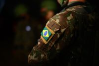 Falso militar é alvo de tentativa de assalto e acaba preso no Rio