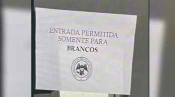 Anúncio foi fixado durante uma exercício em aula na porta de uma sala da Faculdade de Direito de São Bernardo do Campo, no ABC Paulista 