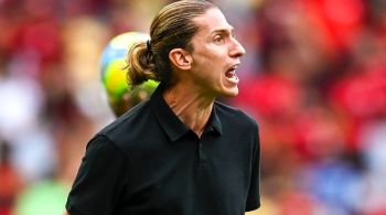 Filipe Luís discutiu com o centroavante segundos antes dele marcar o gol no Maracanã