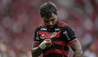 Gabigol discute com técnico do Flamengo e é chamado de "moleque" antes de gol