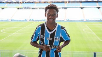 Aos 16 anos, atacante assinou seu primeiro contrato profissional com o tricolor gaúcho; habilidoso, já foi comparado com craques como Ronaldinho Gaúcho, Neymar e Balotelli