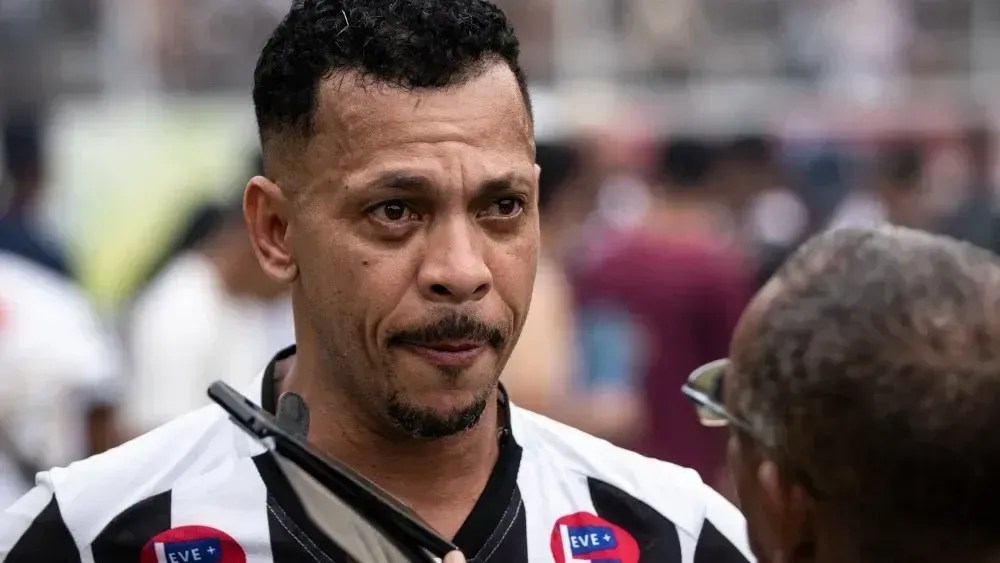 Leandro Ferreira, ex-América, em ação pelo Primeiro de Maio