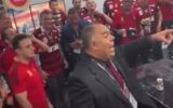 Marcos Braz no vestiário do Flamengo durante comemoração do título da Libertadores