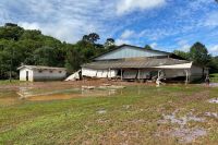 Bombeiros buscam criança desaparecida após ter casa arrastada por enxurrada no PR