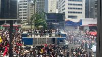 Avenida Paulista tem manifestação contra a escala 6x1