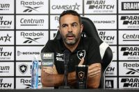 Artur Jorge responde Everson e Hulk: "Não venham com lições de moral"