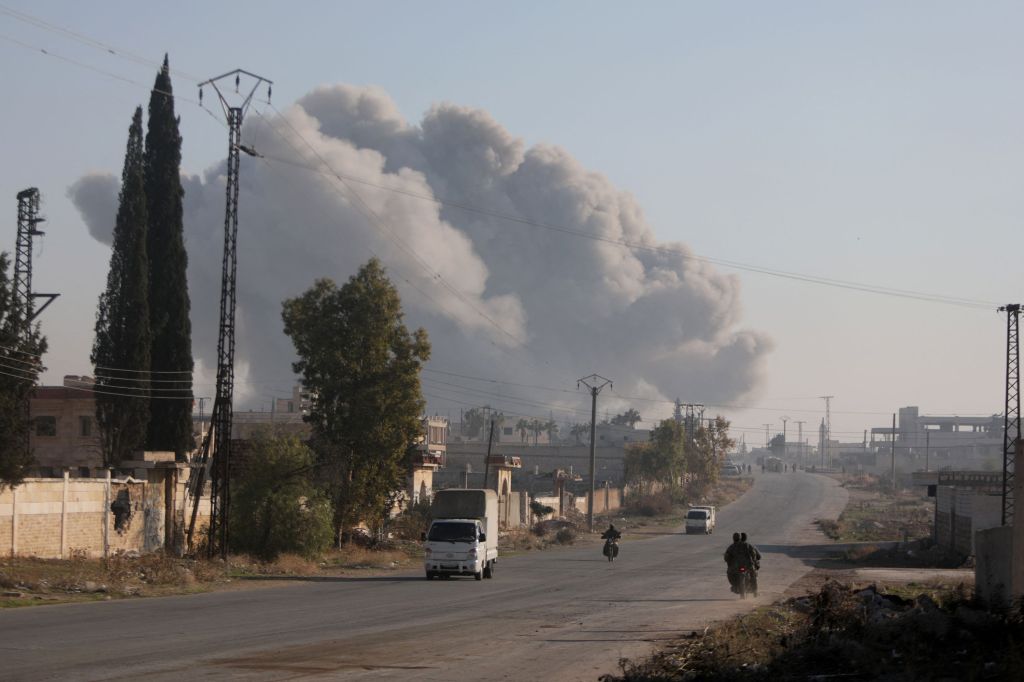 Combatentes entram nos distritos de Rashidin, nos arredores de Aleppo, Síria, na sexta-feira, 29 de novembro.