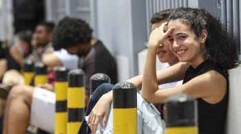 Candidatos responderam 90 questões de linguagens e de ciências humanas, além da redação, neste domingo (3)