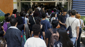 Primeiro dia do Enem acontece neste domingo; os portões fecham às 13h