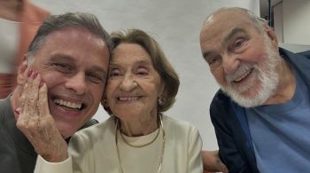 Ator publicou fotos com diversos artistas em gravação de fim de ano da TV Globo