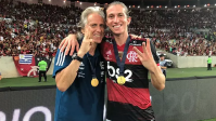 Flamengo: Jorge Jesus não aceita substituir Filipe Luís, diz jornal português