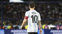 Ex-Corinthians corneta Messi em vitória da Argentina: "Você toca nele, é falta"