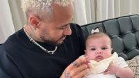 Neymar posta primeira foto com 3ª filha: "03 do papai"