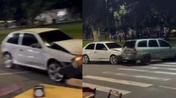 Corsa Wagon cinza e um Gol branco se chocam violentamente de propósito em frente a um bar 